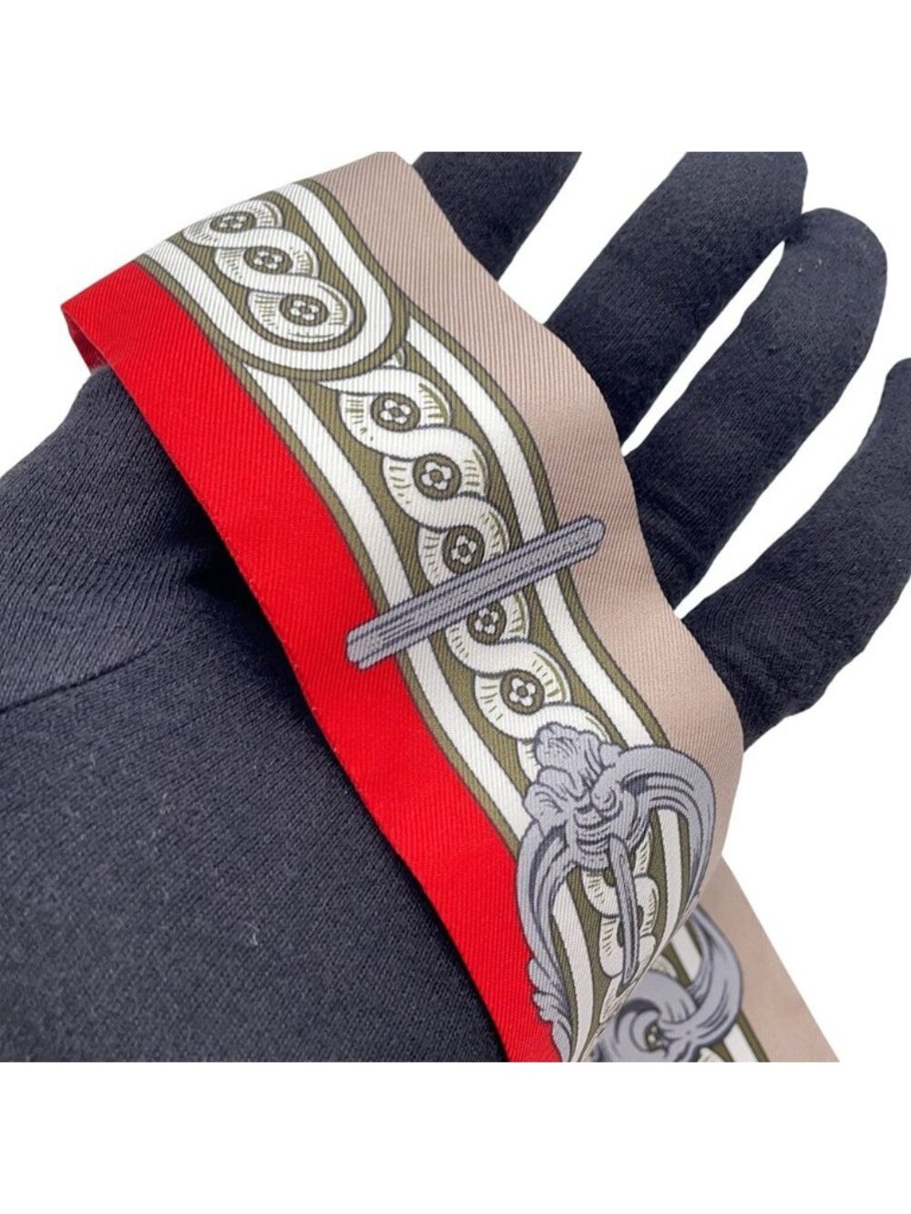 Hermes Scarf Twill Bride de Cour Silk - Picture 5 of 8